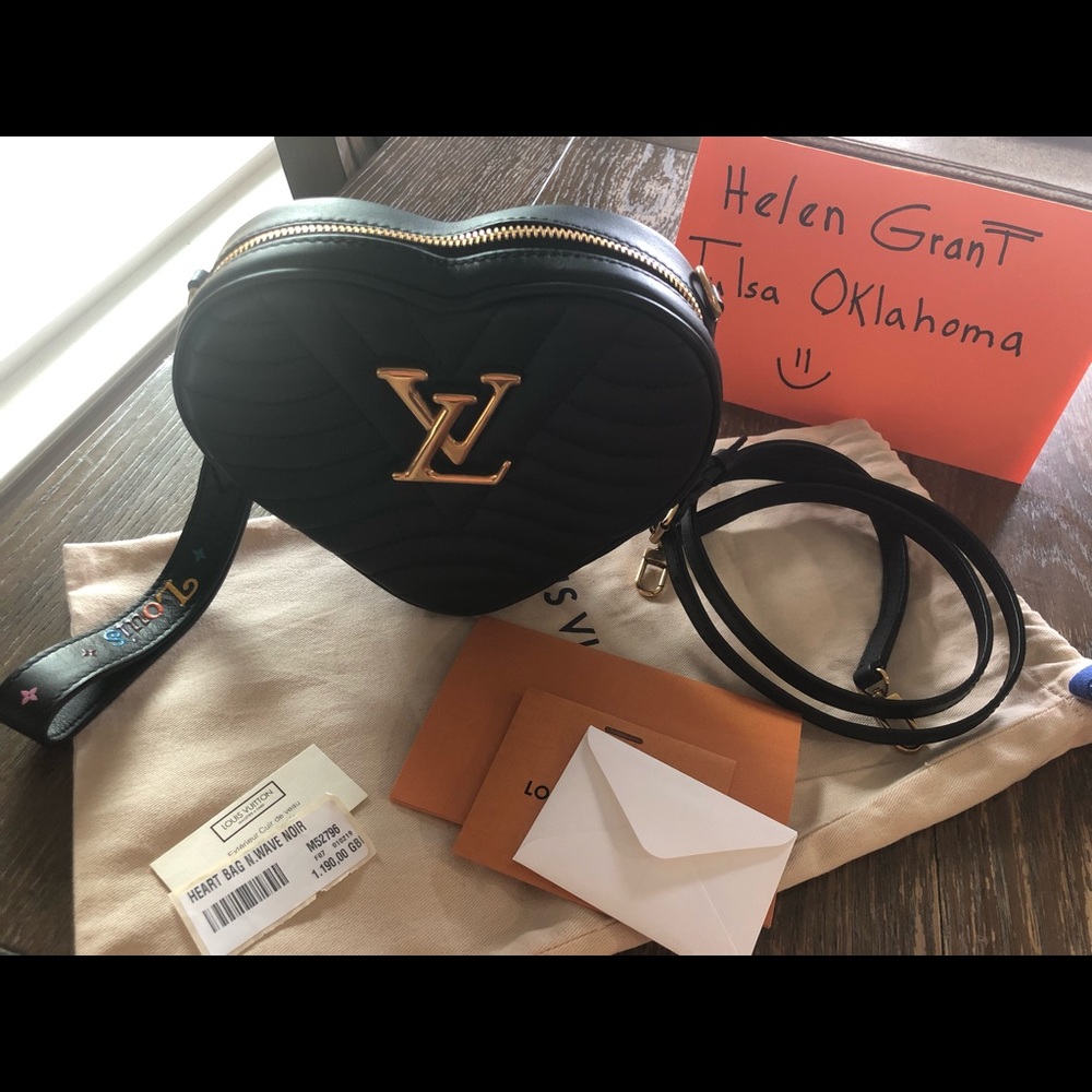 🔥SOLD🔥Louis Vuitton Heart bag Wave Noir